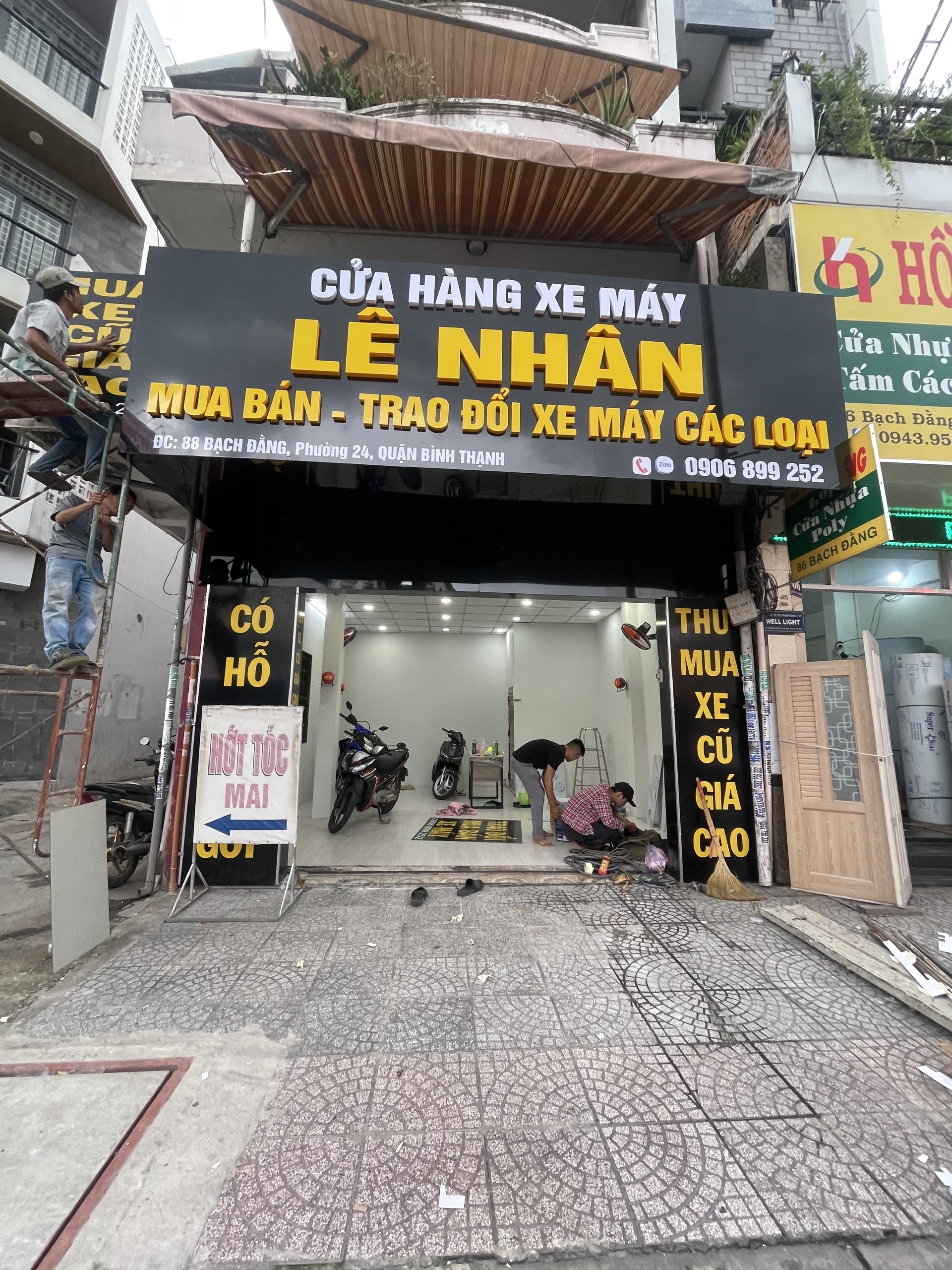 bảng hiệu cửa hàng xe máy