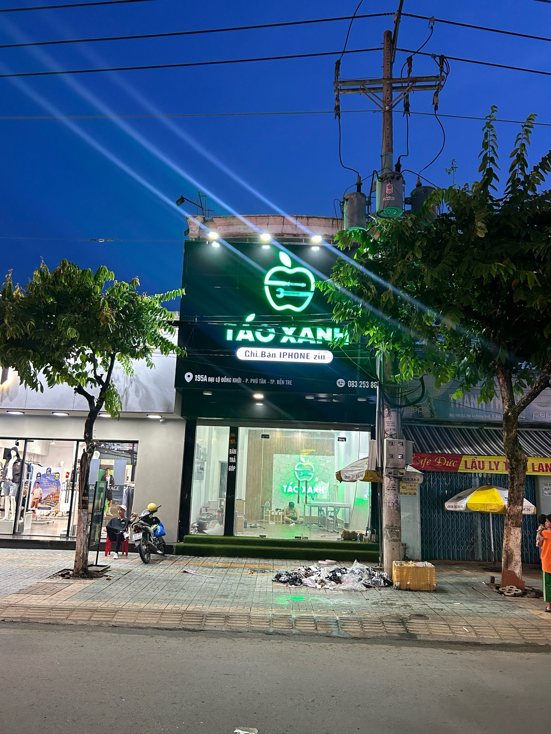 bảng hiệu cửa hàng điện thoại