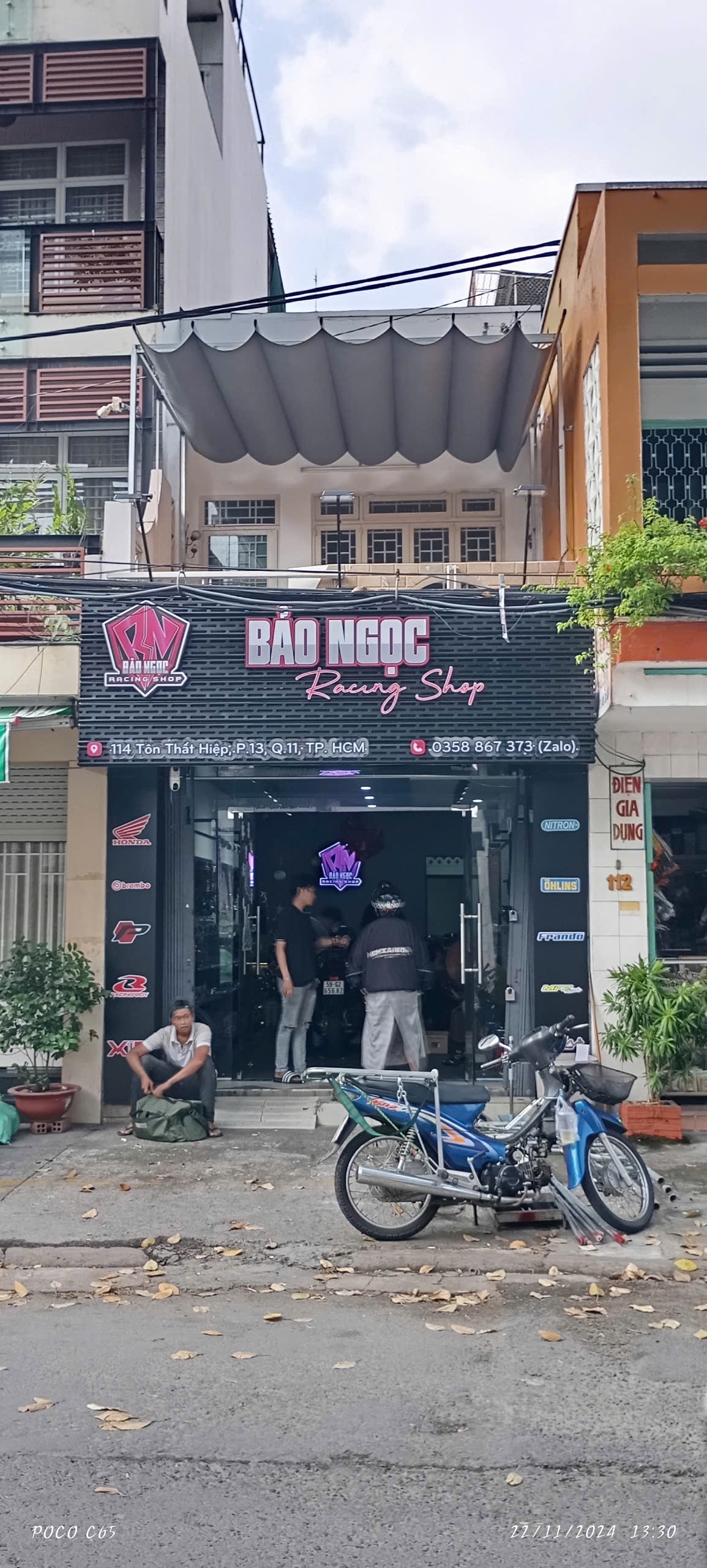 bảng hiệu cửa hàng phụ kiện xe