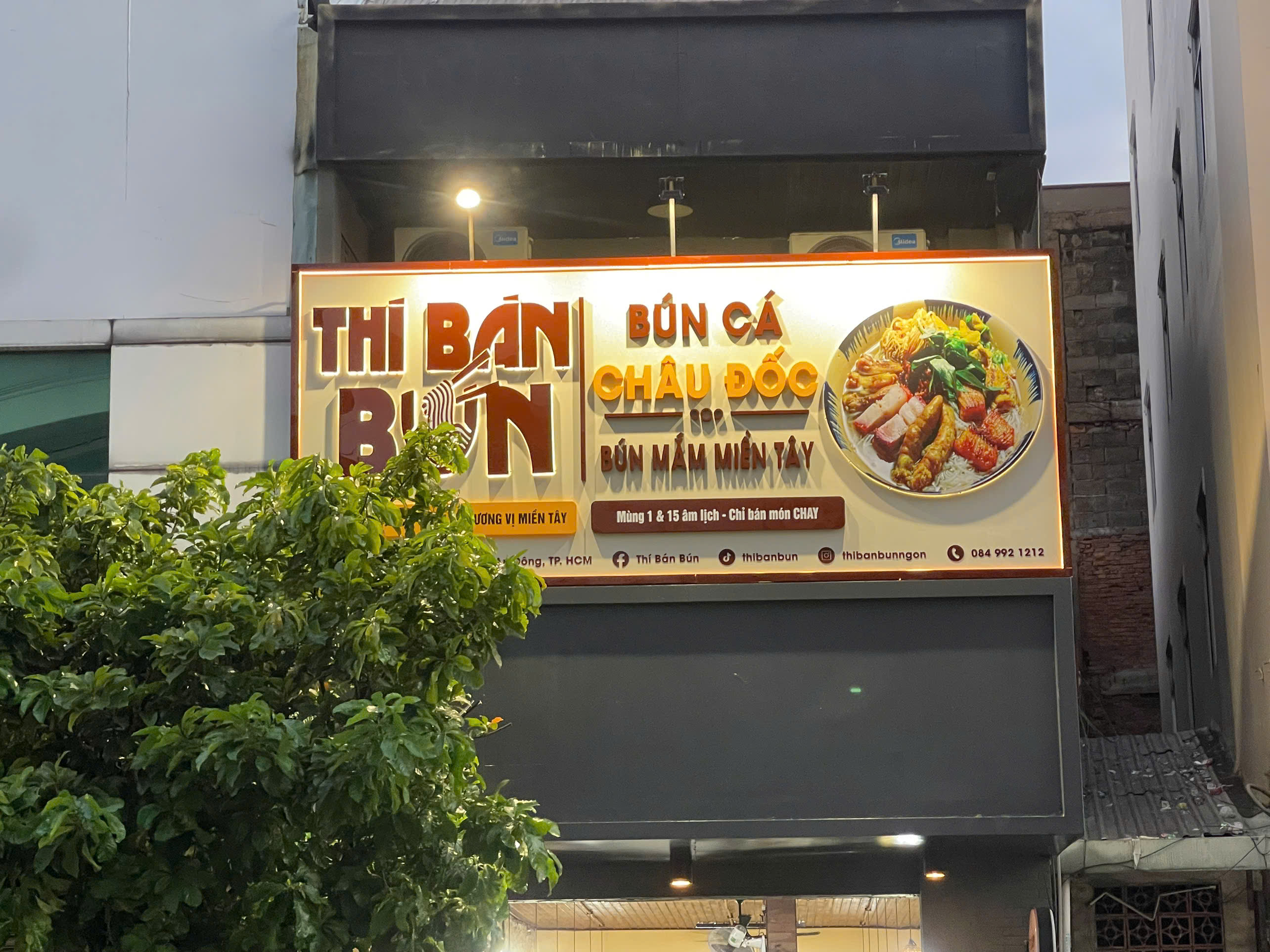 bảng hiệu quán ăn