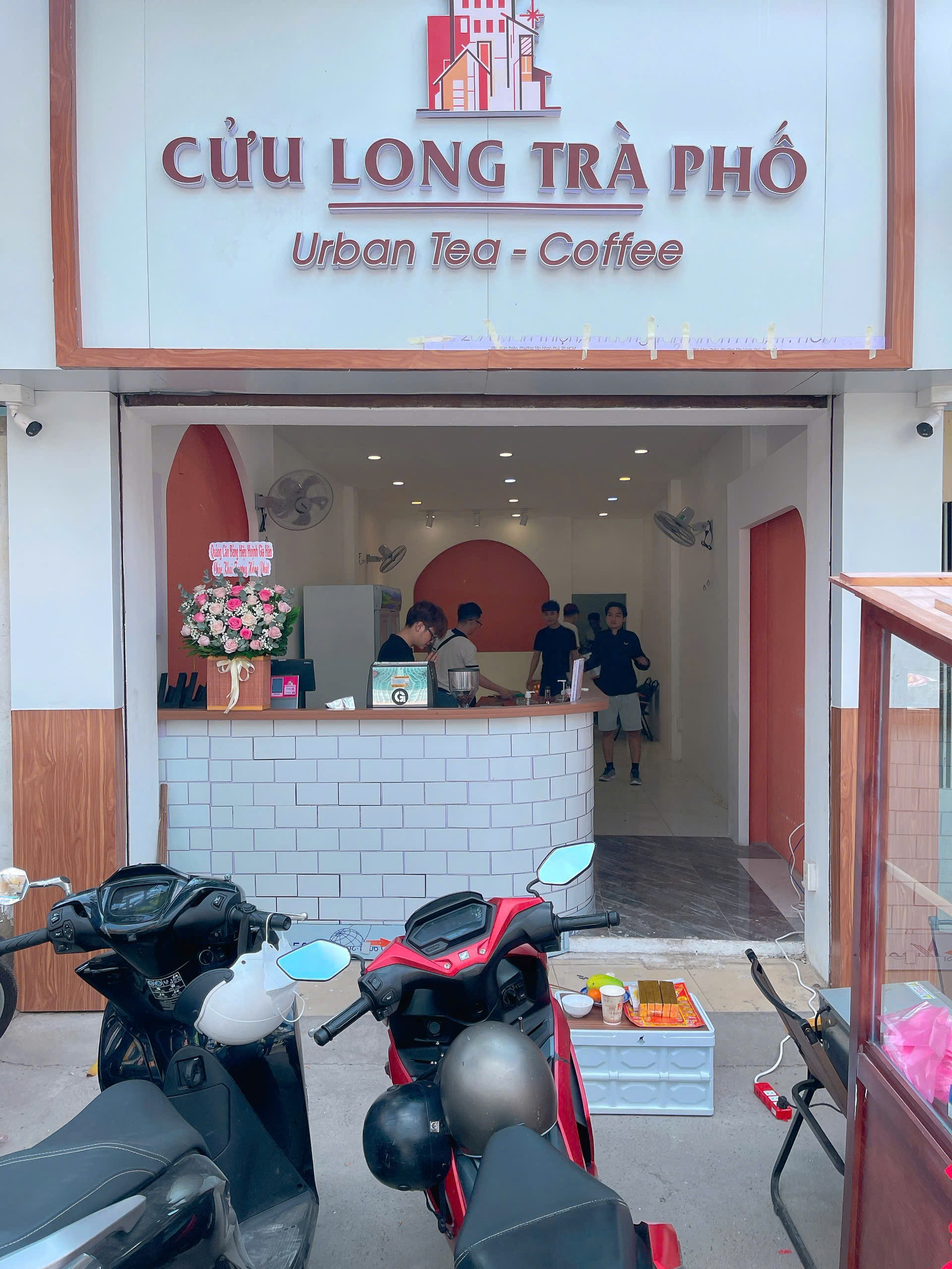 Bảng alu chữ nổi sáng chân, thi công nội thất