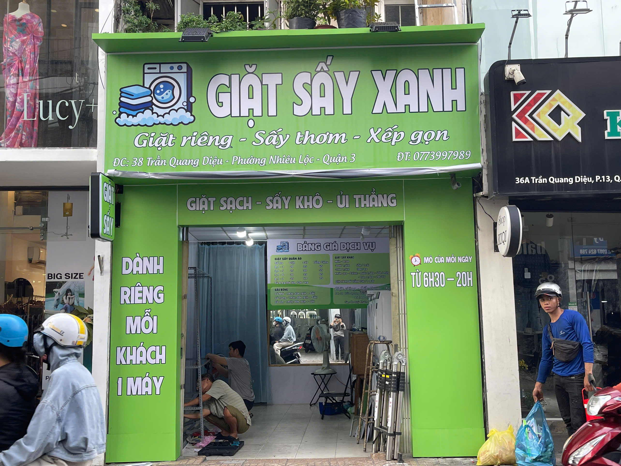 Mặt dựng khung sắt căng bạt hai da, siêu sáng tích hợp đèn pha