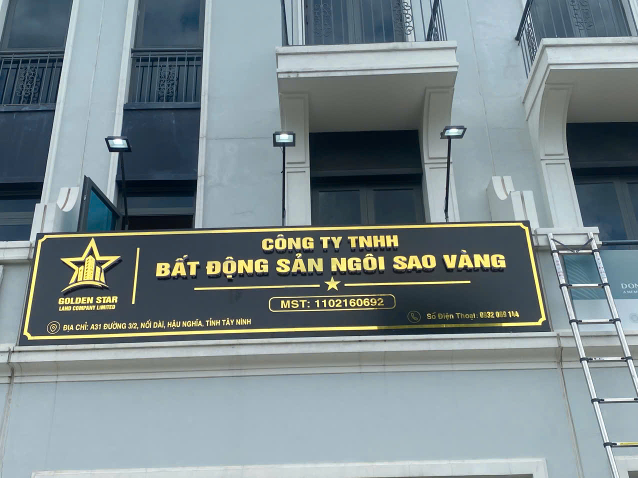 bảng hiệu văn phòng công ty bất động sản
